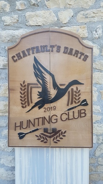 Une armoire pour jeu de fléchette