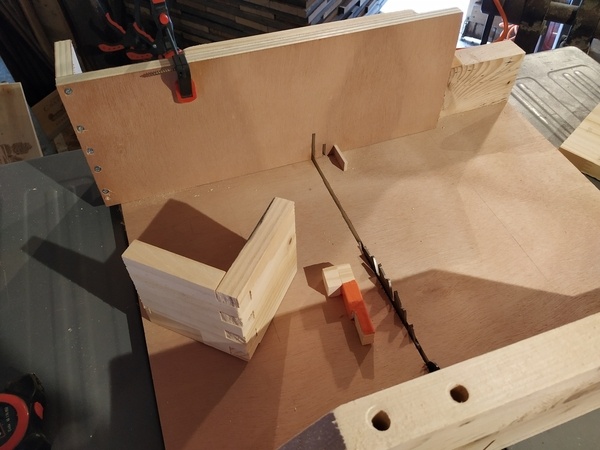 Gabarit queues droites pour scie sur table