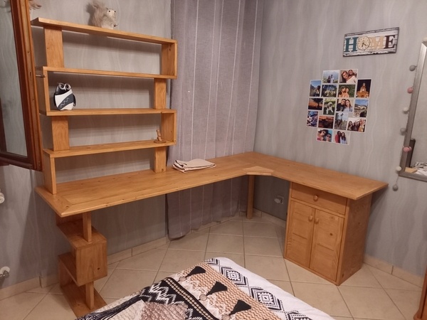 Bureau d'angle sapin