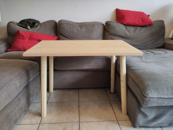 La table à son emplacement définitif. Avec la cat tax !