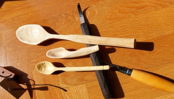 Cuillères à la main