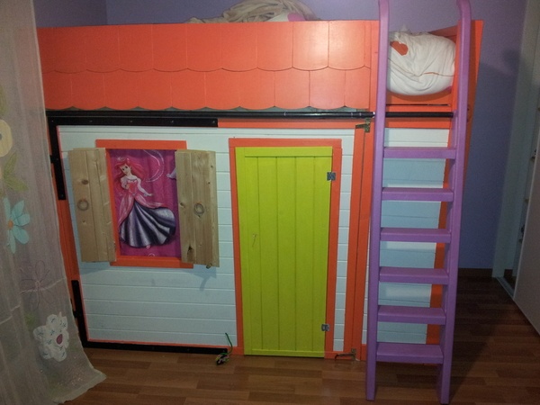 Une cabane sous le lit