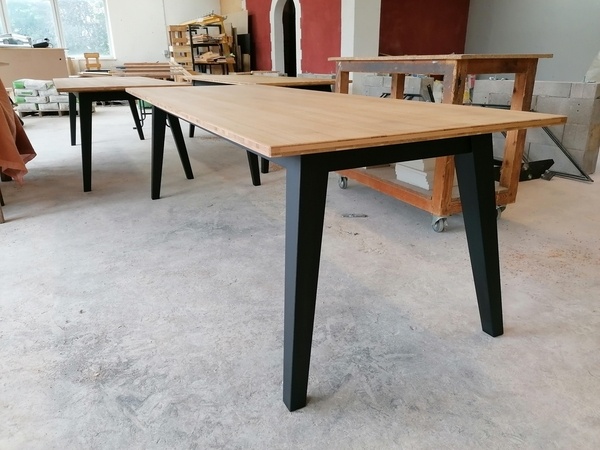Table 2800x950 piètement en arêtier gainé