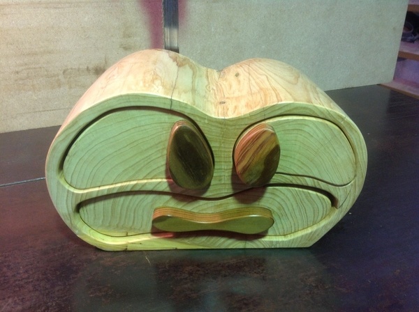 Boite faite à la scie à ruban