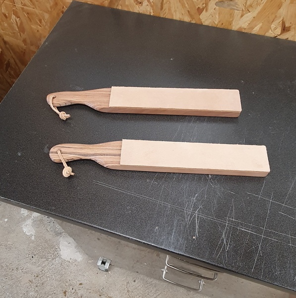 Cuir d'affutage (paddle strop)