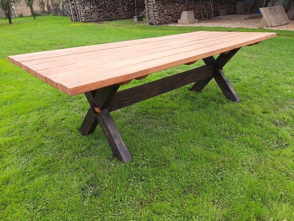 Table extérieure démontable (mais costaude!)