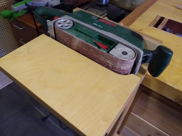 Ponceuse à bande stationnaire