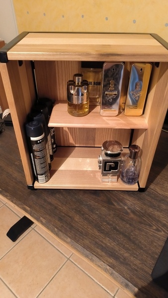 Petit meuble à parfum