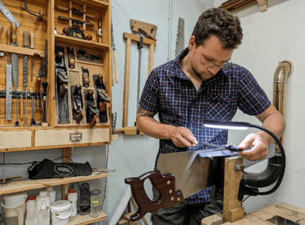 Apprendre à affûter un tranchant droit ! Avec Lucas de Atelier la Vivacia