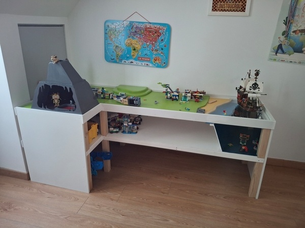 Table pour jeux de briques