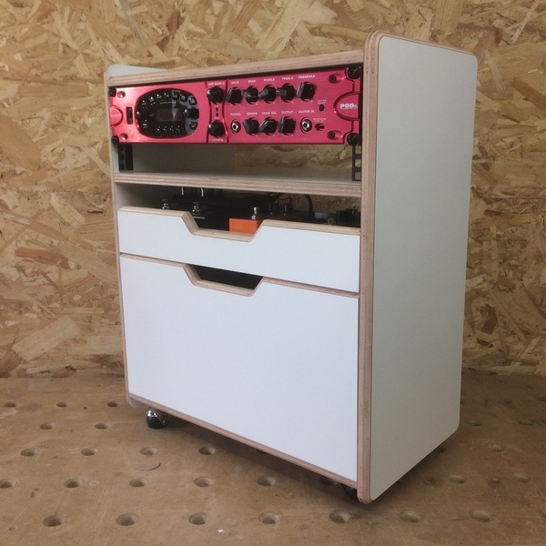 Meuble de studio spécial pour guitariste