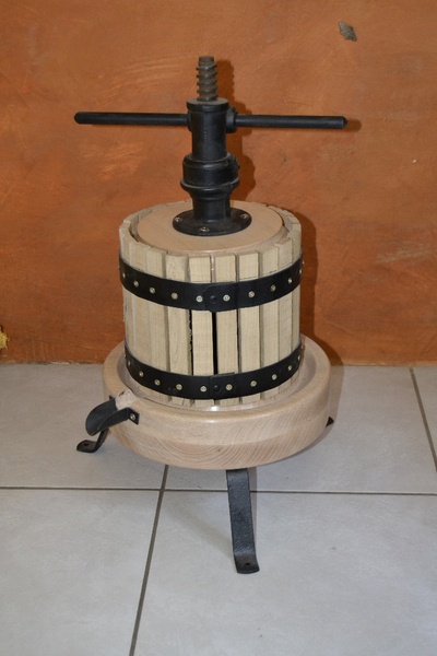 Refection d'un pressoir à pommes