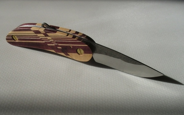 Couteau en bois de violette et movingui