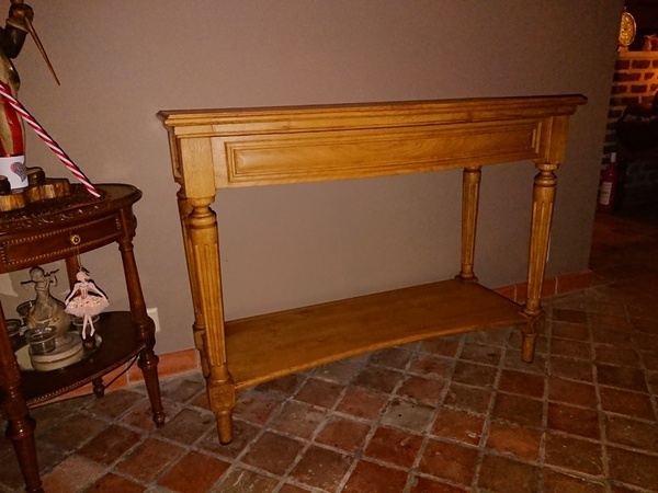 Console d'inspiration Louis XVI