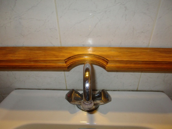 Tablette de lavabo échancrée