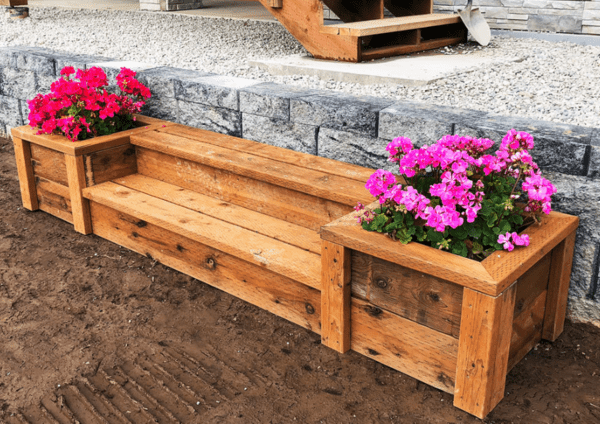 Escalier ou bancs extérieurs pour jardinières