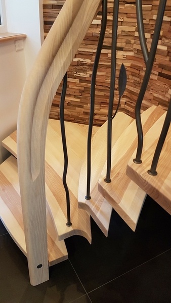 Escalier avec main-courante débillardée