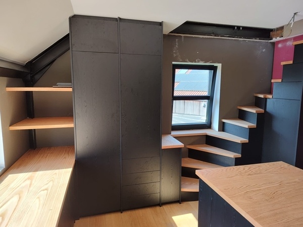 Dressing et escalier