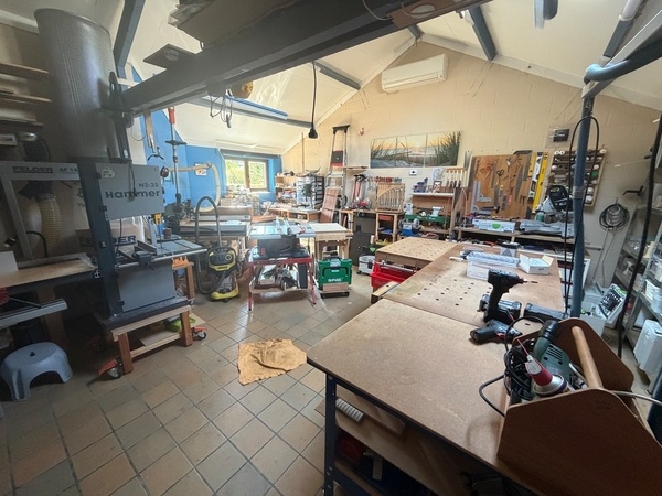 Lot complet atelier de menuiserie et ou ébénisterie. 30.000 Euros