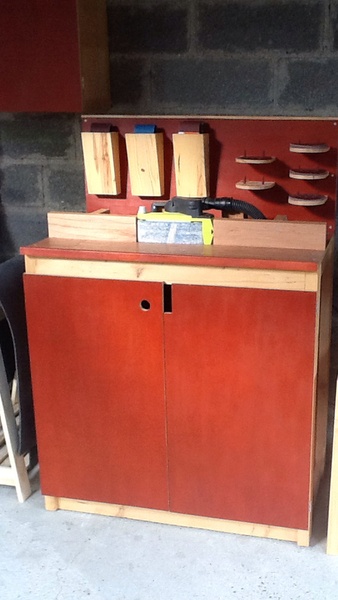 Meuble pour ponceuse a bande