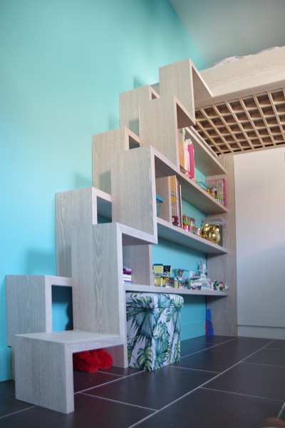 Lit mezzanine avec son armoire et son bureau