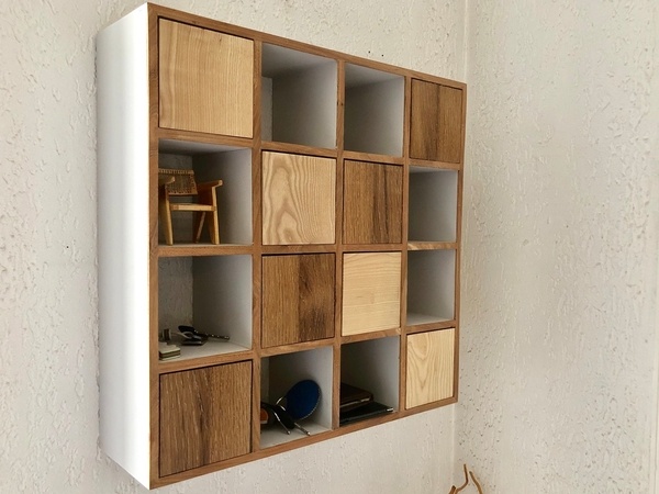 Étagère murale pour les clés et courrier multi essences