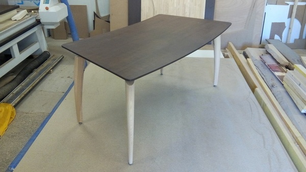 Petit bureau en Hévéa Teinté et Frêne