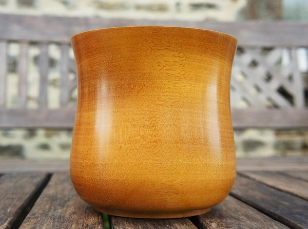 Cache pot en iroko.