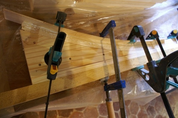 Cintrage du dossier par collage en lamellé collé