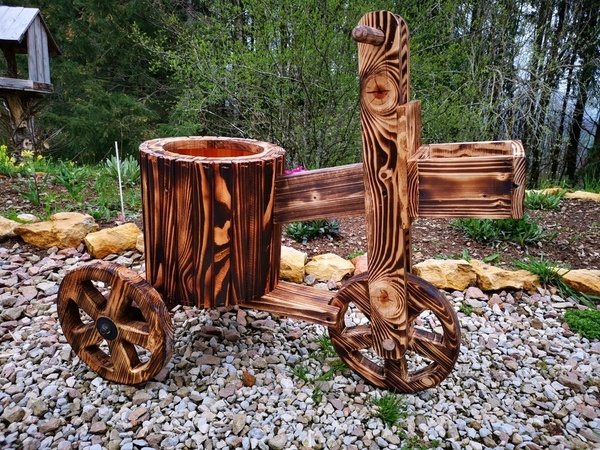 Vélo 3 roues en bois brulé