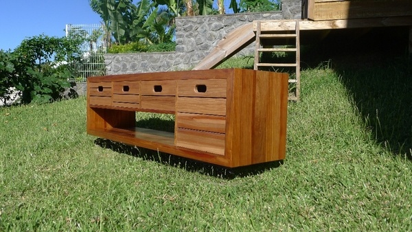 Une console suspendue dans la SDB