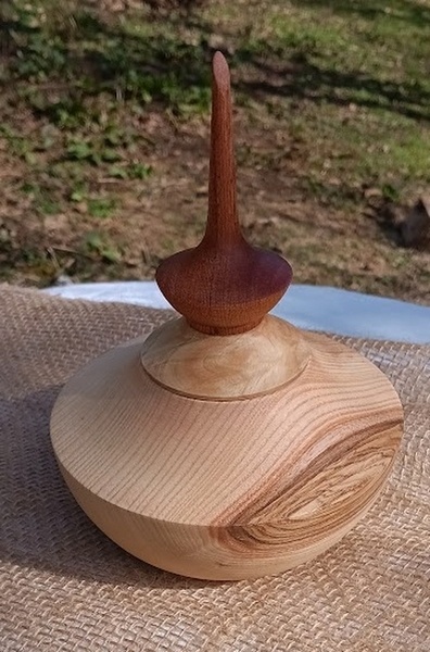 Boite à bijoux en Frêne avec fleuron en Sipo