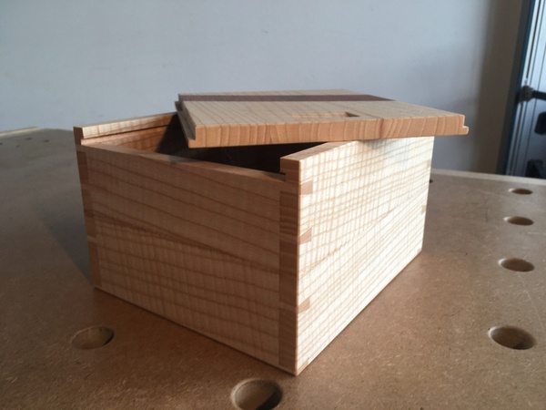 Une Petite Boîte à Chaussons