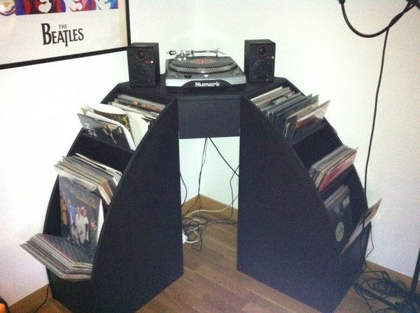 Meuble d'angle pour platine et ses vinyles