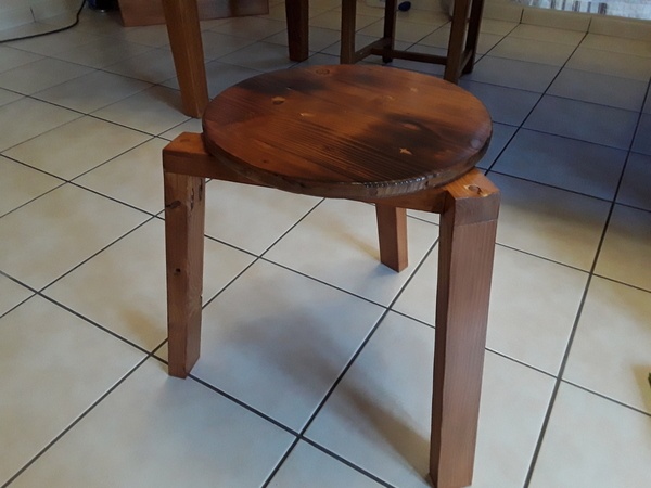 Tabouret d'inspiration FFDM
