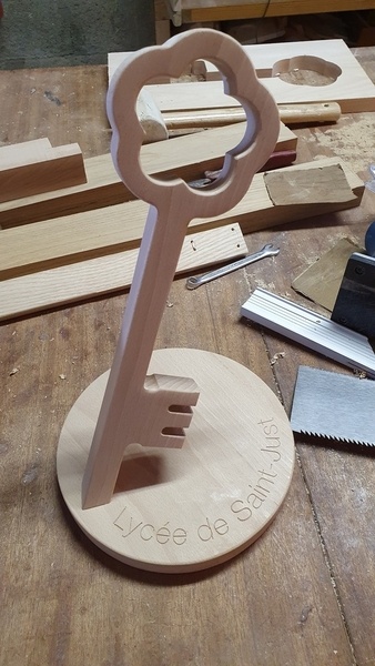 Un trophée en bois massif