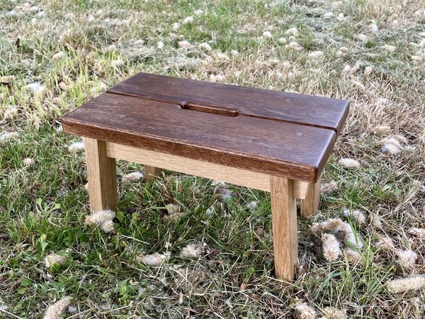 Banc marche pied bicolore