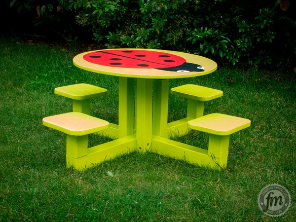 Table coccinelle pour enfants
