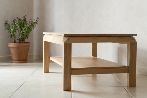 Table basse avec assemblages type "Pierre Chapo"