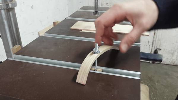 Serre-joint hold down en lamellé-collé