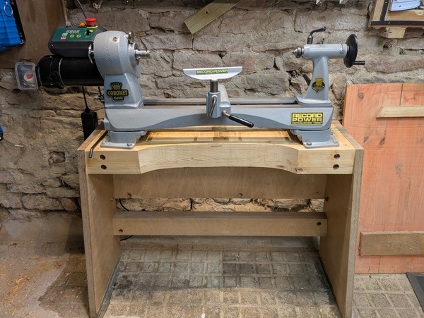 Tour à bois Coronet Herald avec piétement – parfait état, poupée moteur neuve