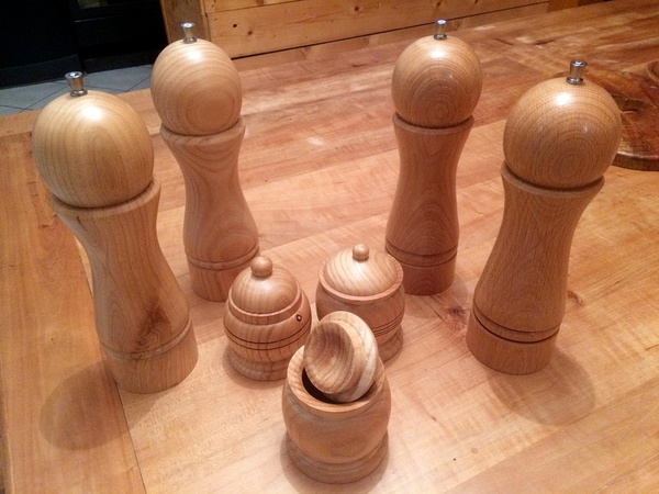 Tournage poivrières, vases et boites à épices