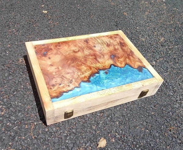 Jeu de backgammon en orme galeux et epoxy