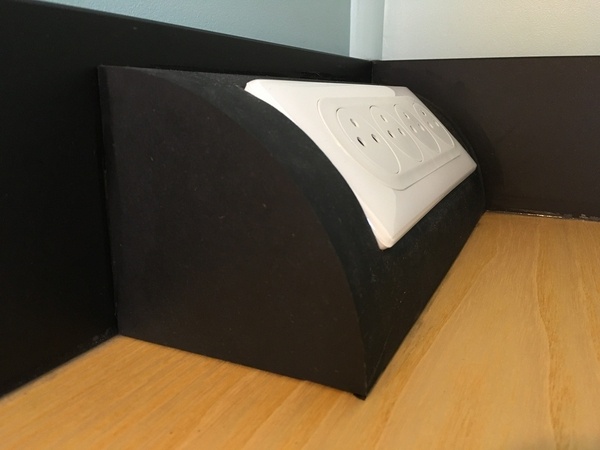 Réalisation d'un bloc prise en bois.