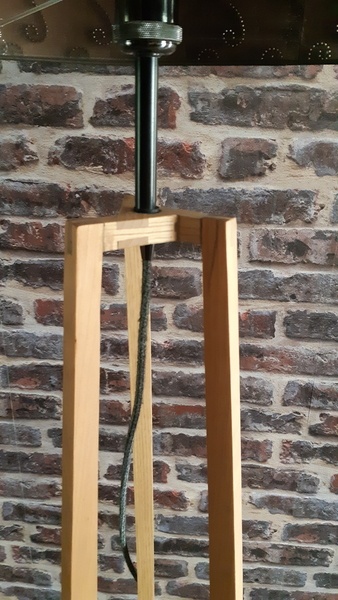 Lampe trépied châtaignier