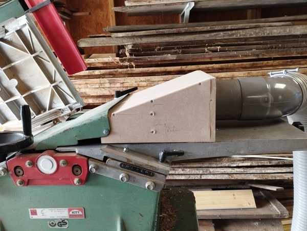 La boite d'aspiration raboteuse à sa place.