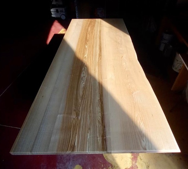 Plateau LiveEdge. Frêne Olivier.