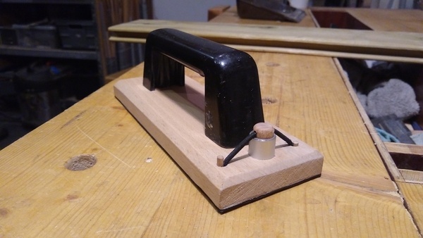 Poussoir de sécurité avec butée rétractable