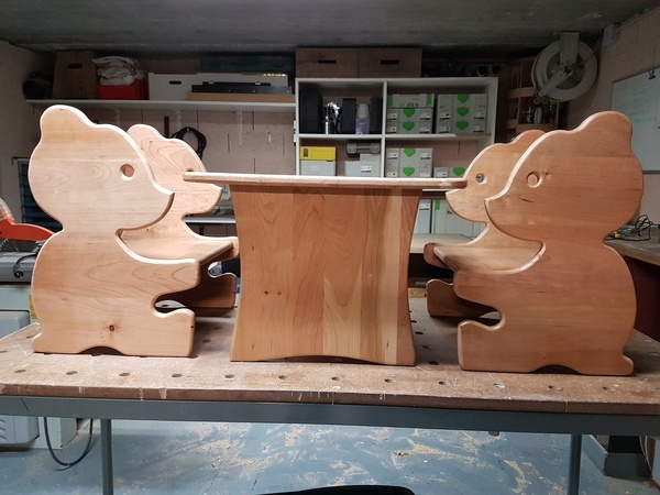 Fauteuil et table enfant