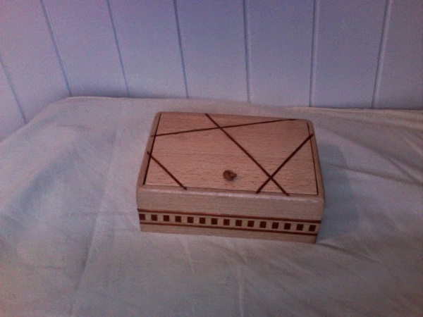 Boîte avec incrustation